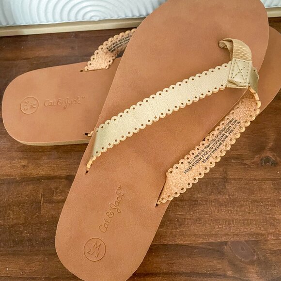 Cat & Jack Flip Flops - Picture 4 of 4